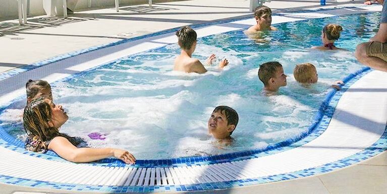 Piscinas podem causar infecção por HPV.